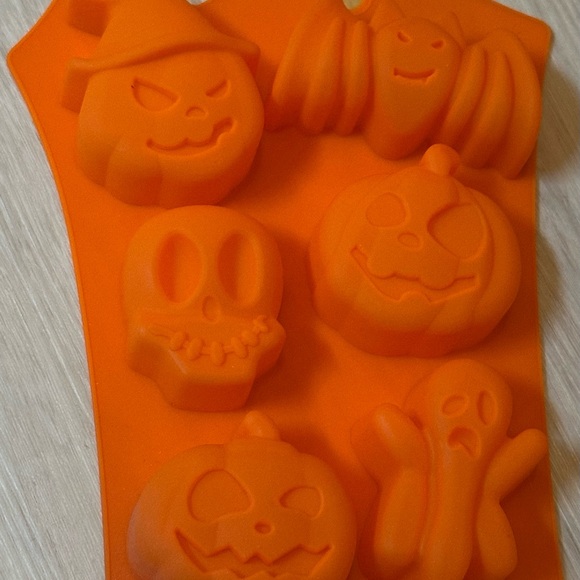 Halloween Silicone Cookie Cutter Set – Pumpkin, Skull, Ghost, & Bat Baking Molds - Picture 13 of 16